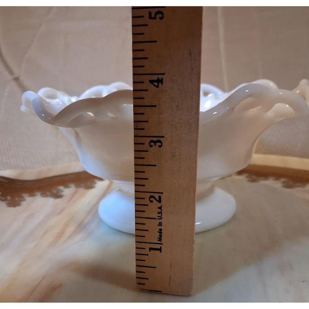 Vintage Milk Glass Old Quilt Lace Edge Pedestal Bowl Compote White